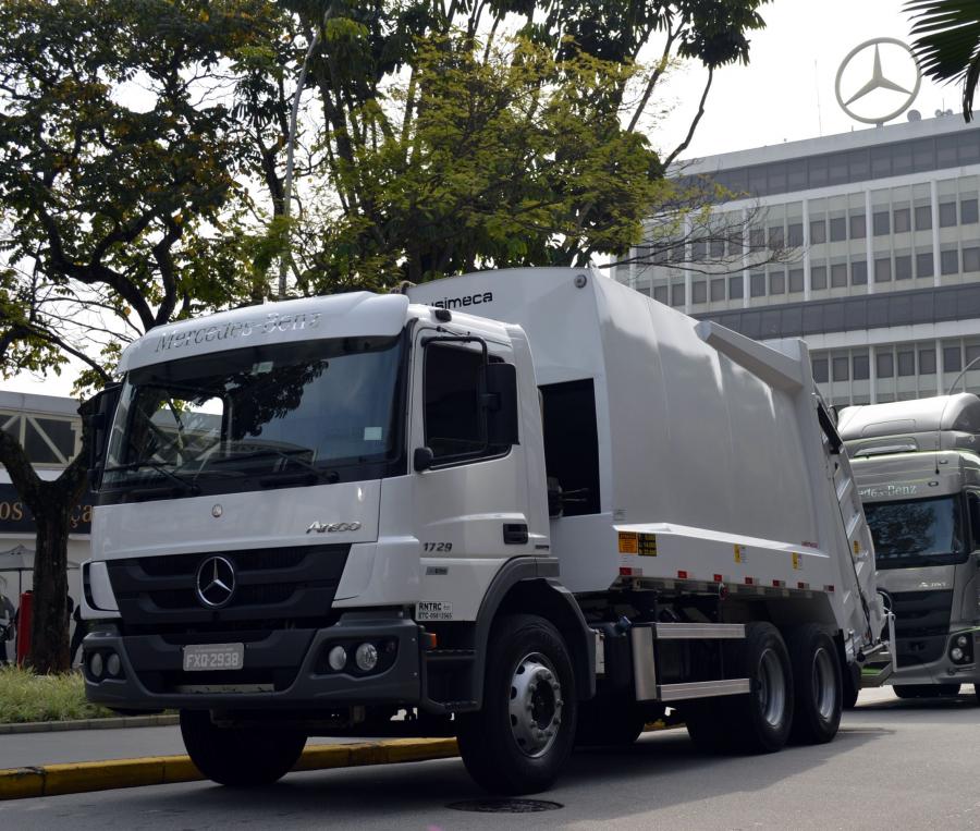  Mercedes-Benz Atego 1729 Refuse Truck 2015 года  (BR) (фото 1 из 1)